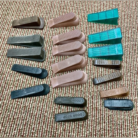 Large Lot of 22 Vtg Heavy Duty Rubber/Plastic Door Stops - Picture 12 of 13